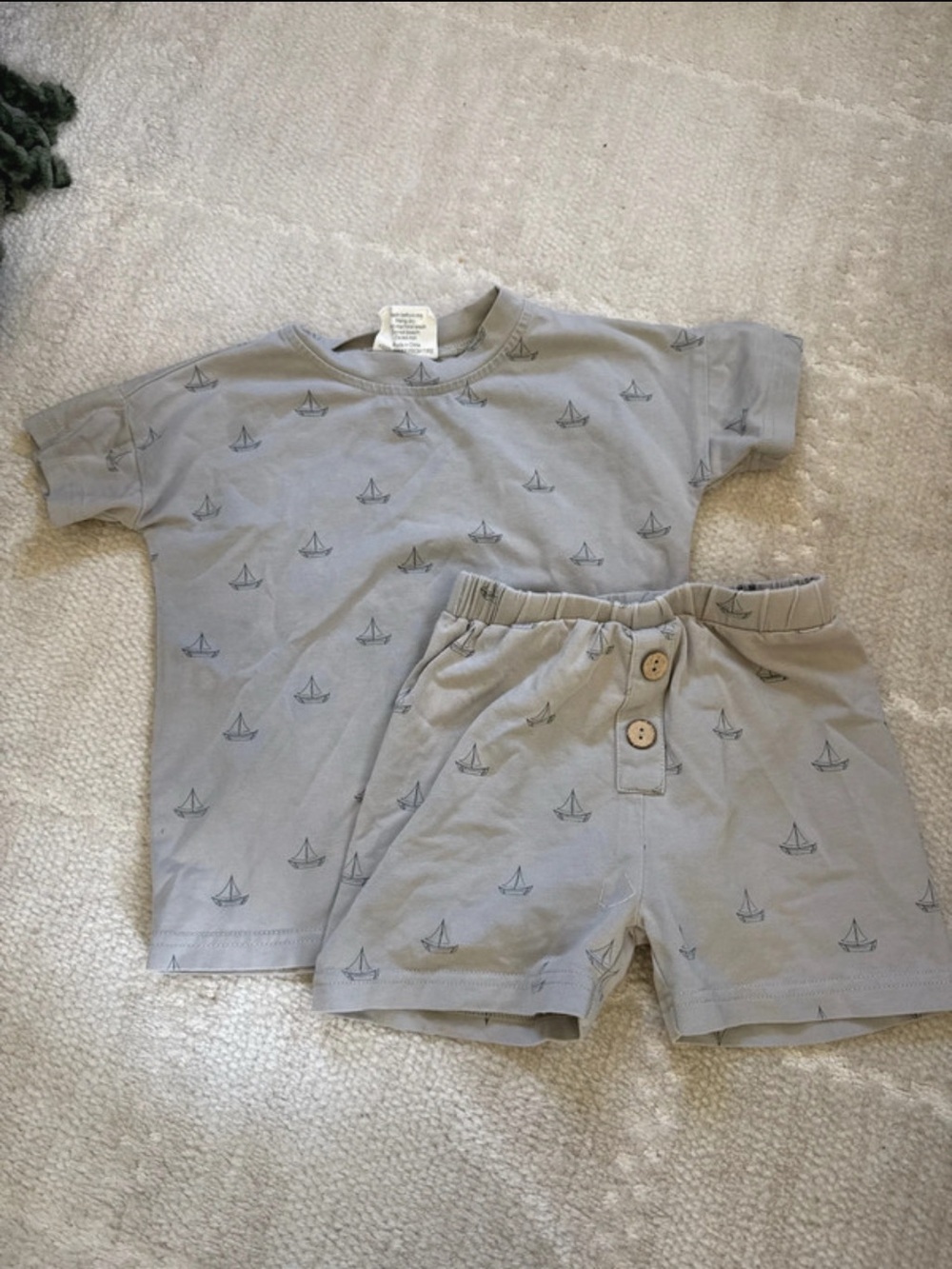Sailboat Print Short Sleeve Tee & Shorts Set - Light Gray